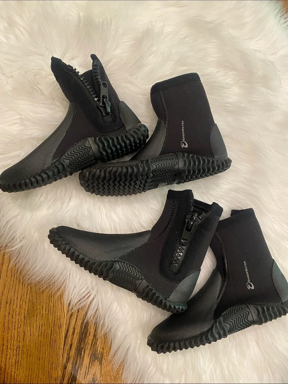 Black Kids Neoprene Water Shoes sz 13.5 and 1